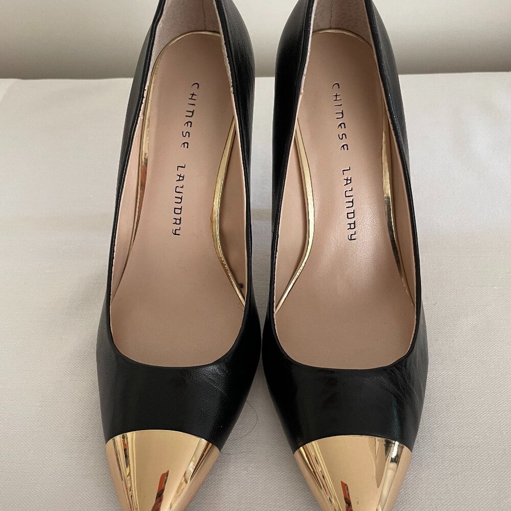 Chinese Laundry Black Leather Spectator Pumps